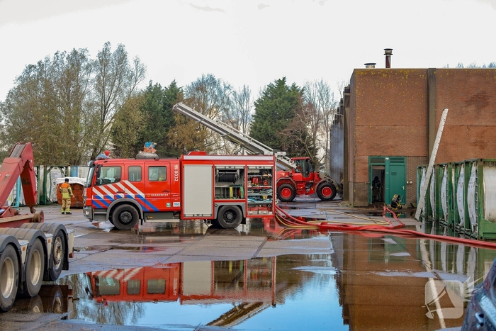Brandweer zet groot materieel in bij grote brand