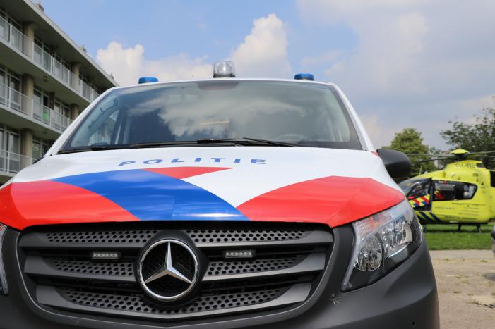 Vrouw zwaargewond na aanrijding met auto