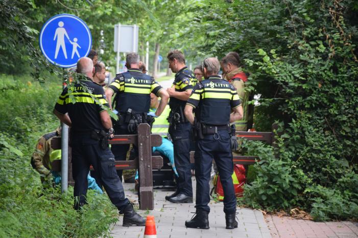 Man met scootmobiel belandt in droge sloot