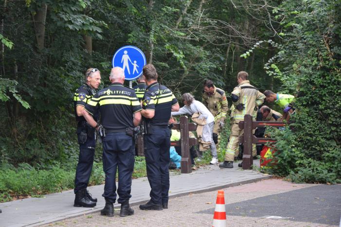 Man met scootmobiel belandt in droge sloot