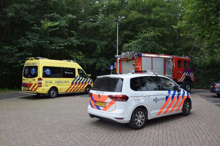 Man met scootmobiel belandt in droge sloot