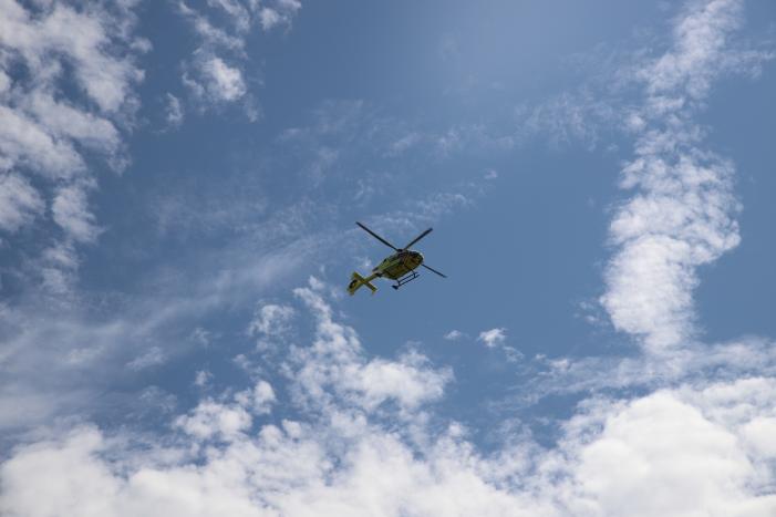 Traumahelikopter landt voor incident op fietspad