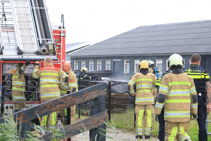 Schuur dierenverblijf gaat in vlammen op