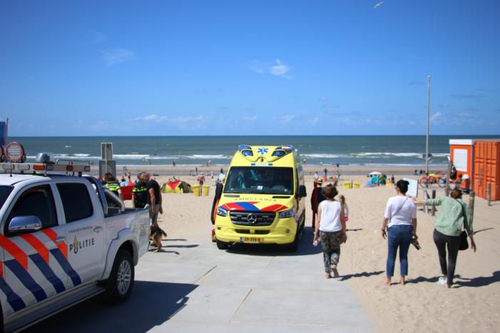 Hulpdiensten zoeken naar drenkeling