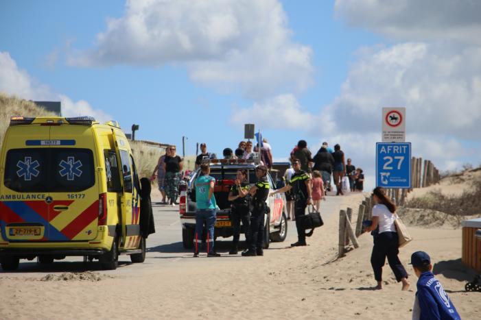 Hulpdiensten zoeken naar drenkeling