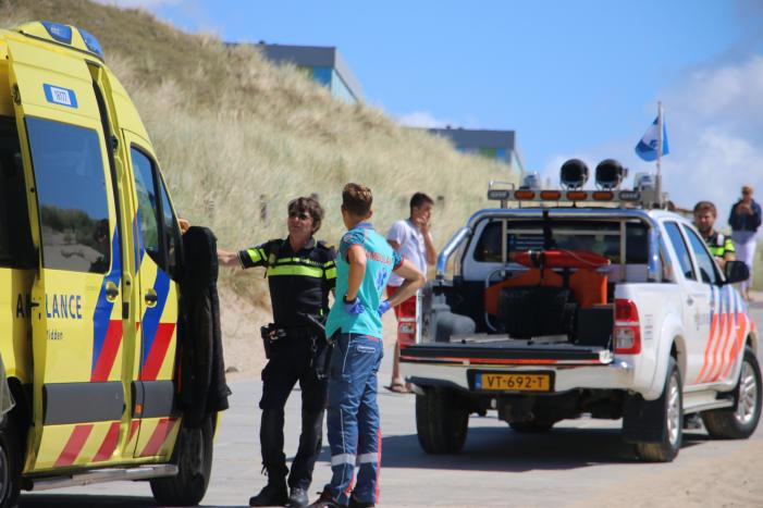 Hulpdiensten zoeken naar drenkeling