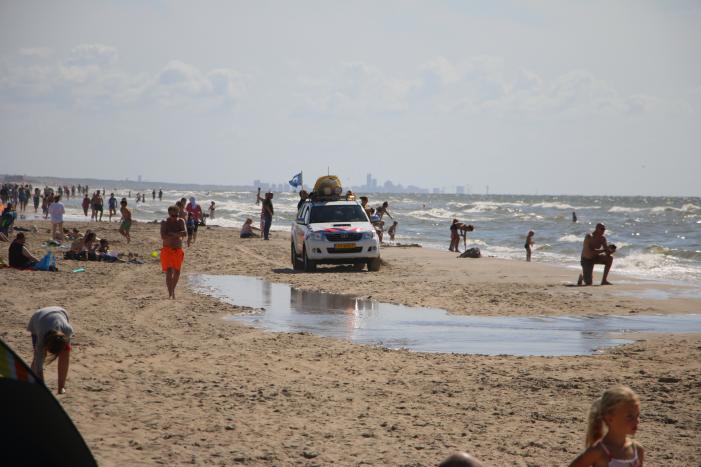 Hulpdiensten zoeken naar drenkeling