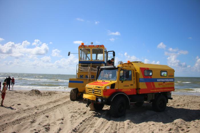 Hulpdiensten zoeken naar drenkeling