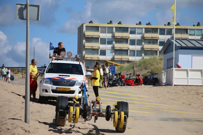 Hulpdiensten zoeken naar drenkeling