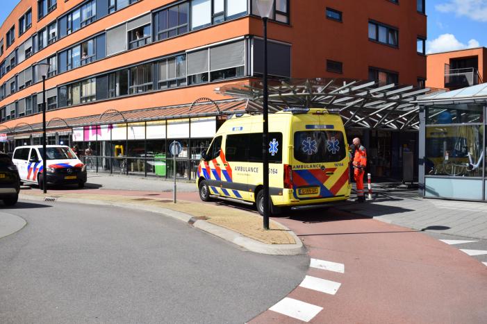 Man zwaargewond na val op straat
