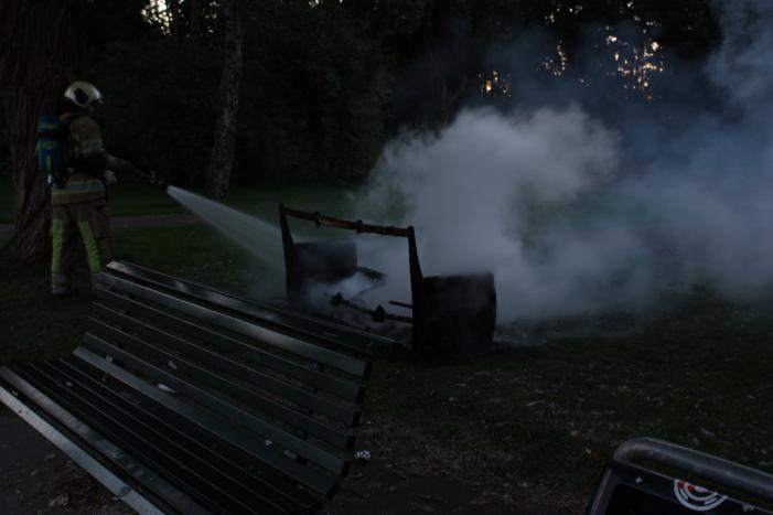 Bankje in brand gestoken