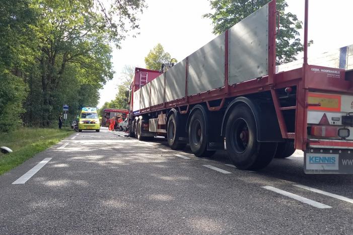 Dode en zwaargewonde bij frontale botsing