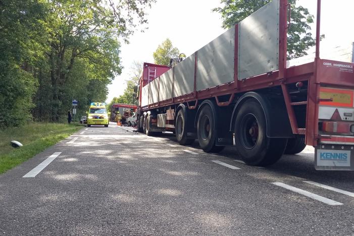 Dode en zwaargewonde bij frontale botsing