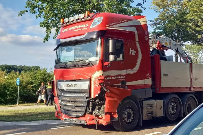 Dode en zwaargewonde bij frontale botsing