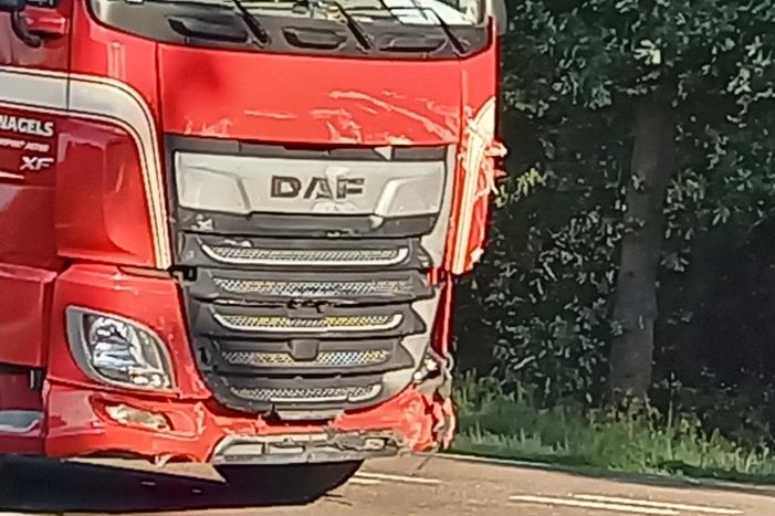 Dode en zwaargewonde bij frontale botsing
