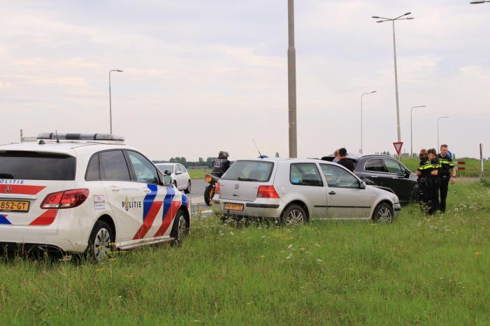 Foto-update: #Nijkerk Forse schade bij aanrijding voor rotonde Berencamperweg - N301 Nijkerk.