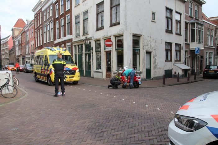 Scooterrijder naar ziekenhuis na harde val