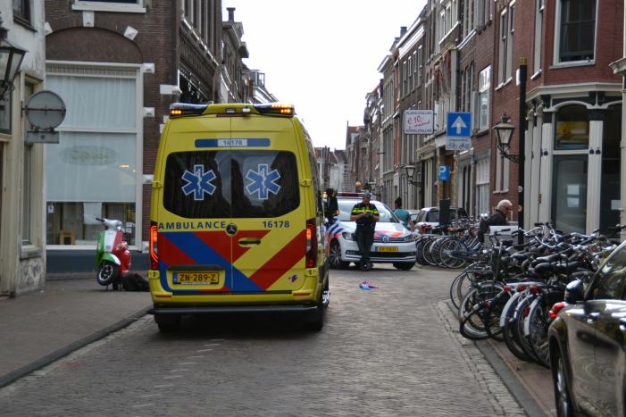 Scooterrijder naar ziekenhuis na harde val