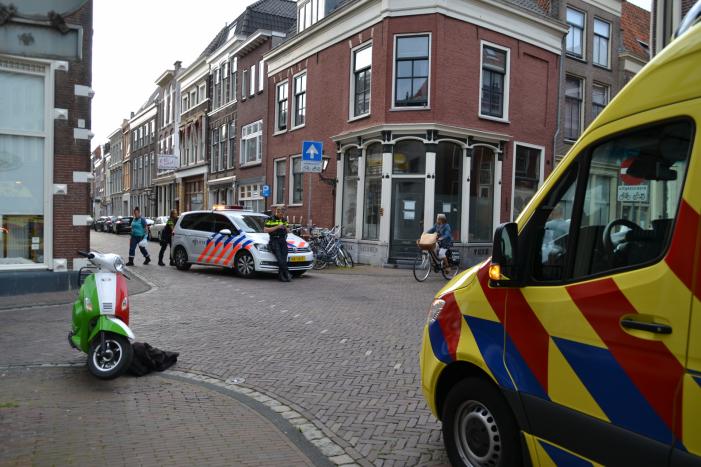 Scooterrijder naar ziekenhuis na harde val