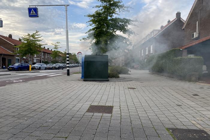 Veel rook bij brand in papiercontainer