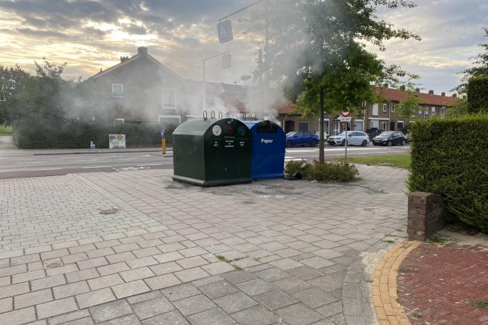 Veel rook bij brand in papiercontainer