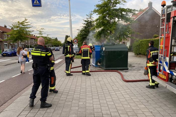 Veel rook bij brand in papiercontainer