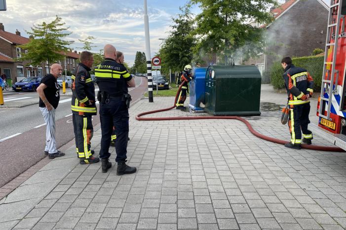 Veel rook bij brand in papiercontainer