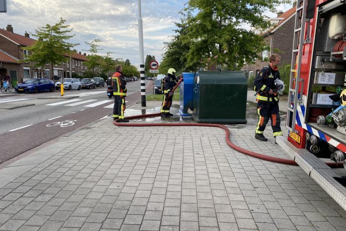 Veel rook bij brand in papiercontainer
