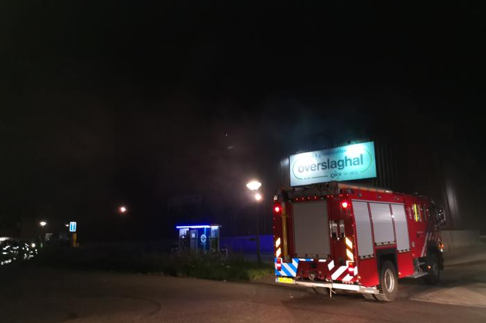 Forse brand in overslaghal afvalverwerker