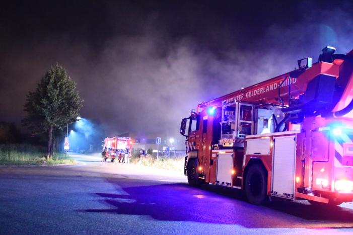 Forse brand in overslaghal afvalverwerker