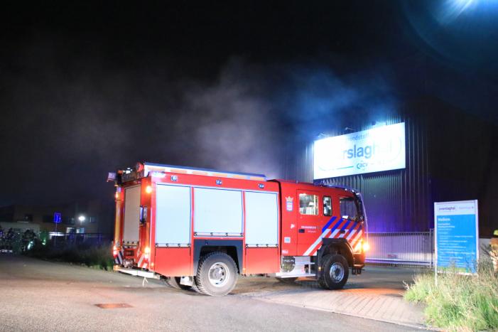 Forse brand in overslaghal afvalverwerker