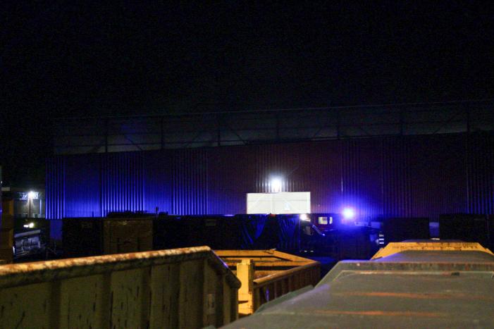 Forse brand in overslaghal afvalverwerker