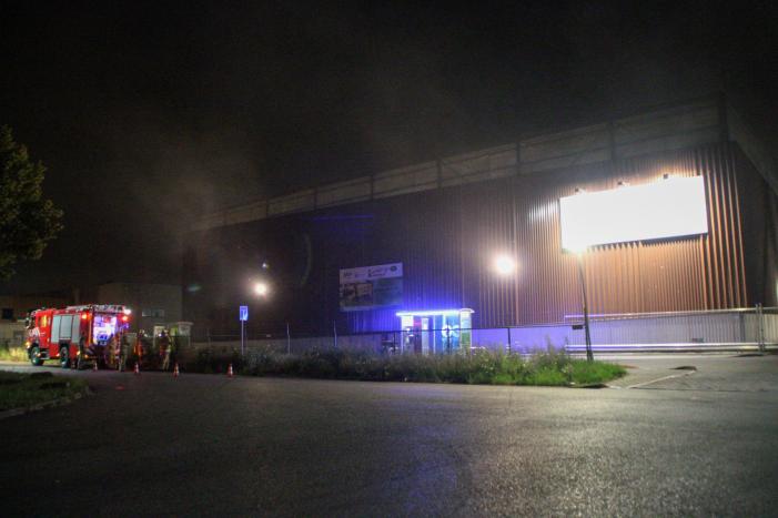Forse brand in overslaghal afvalverwerker