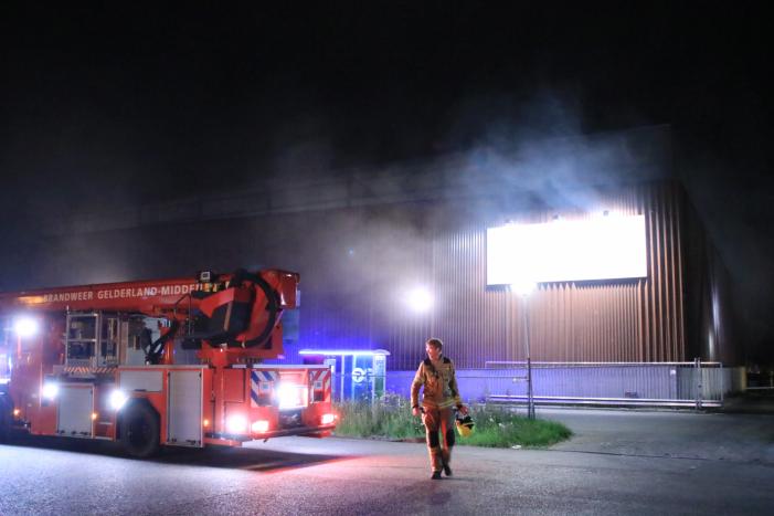 Forse brand in overslaghal afvalverwerker