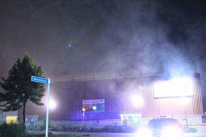 Forse brand in overslaghal afvalverwerker