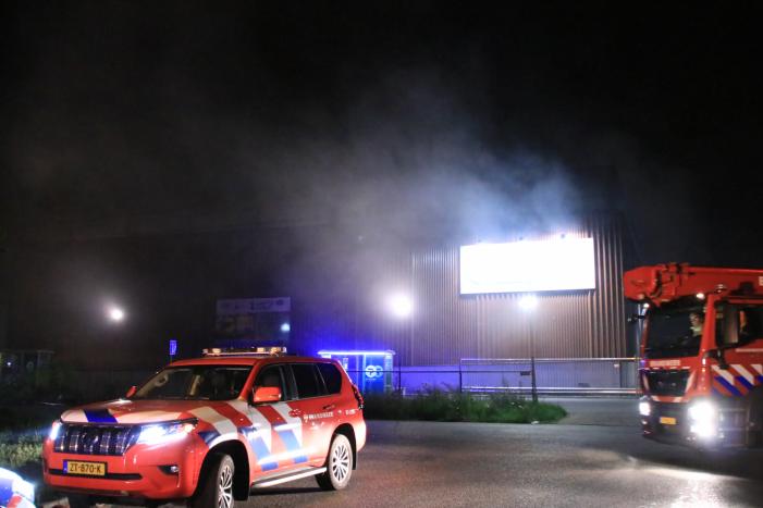 Forse brand in overslaghal afvalverwerker