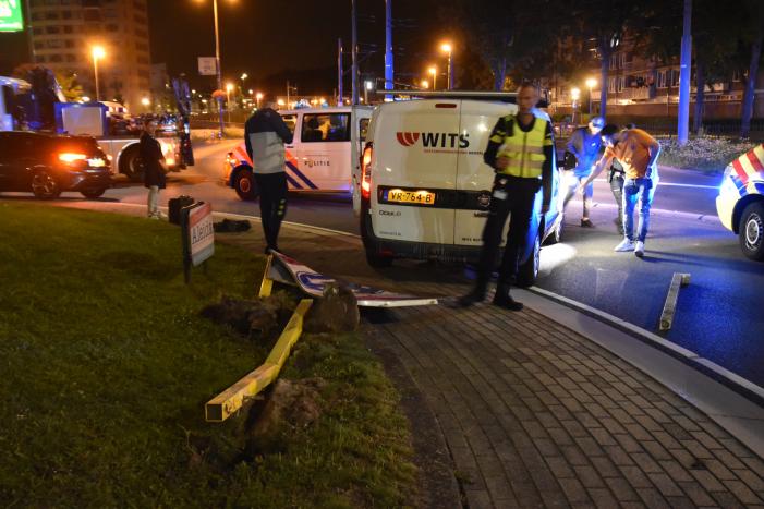 Bestuurder onder invloed morfine crasht op rotonde