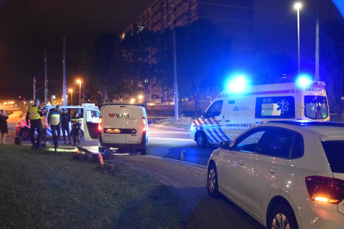 Bestuurder onder invloed morfine crasht op rotonde