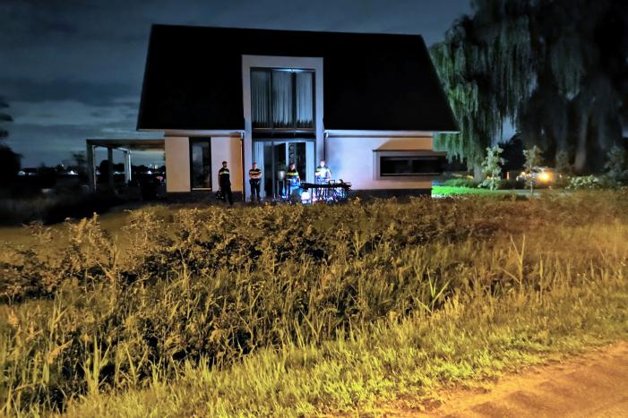 Man gewond na val uit raam