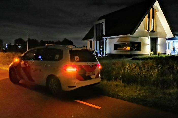 Man gewond na val uit raam