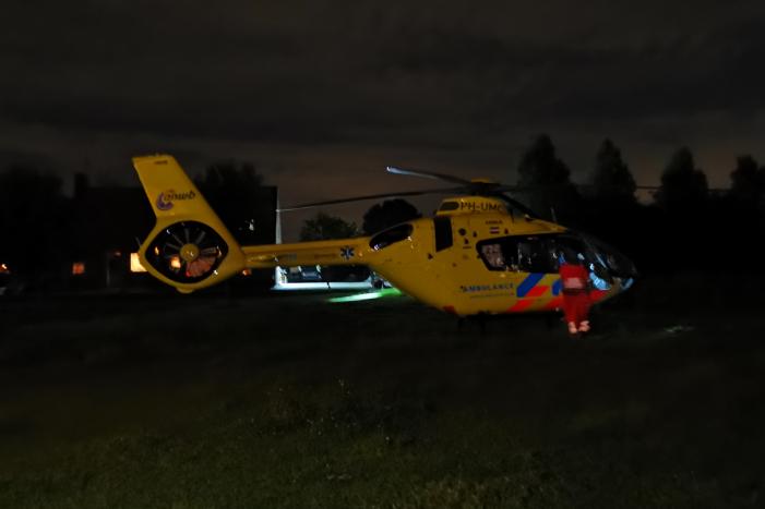 Man gewond na val uit raam