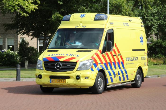 Vrouw gaat hard onderuit en raakt gewond