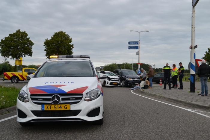 Gewonde na aanrijding tussen twee auto's