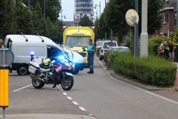 Gewonde bij aanrijding tussen auto en bestelbus