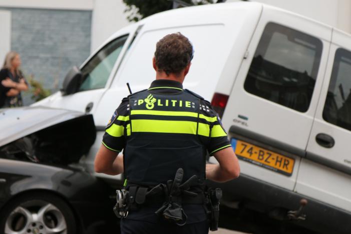 Gewonde bij aanrijding tussen auto en bestelbus