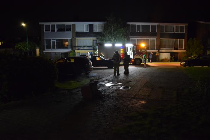 Auto en kliko in brand gestoken