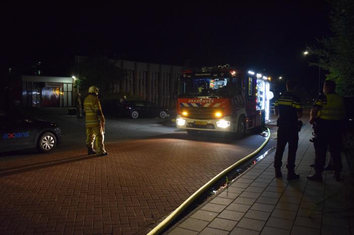 Auto en kliko in brand gestoken