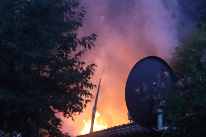 Drie schuren door brand verwoest