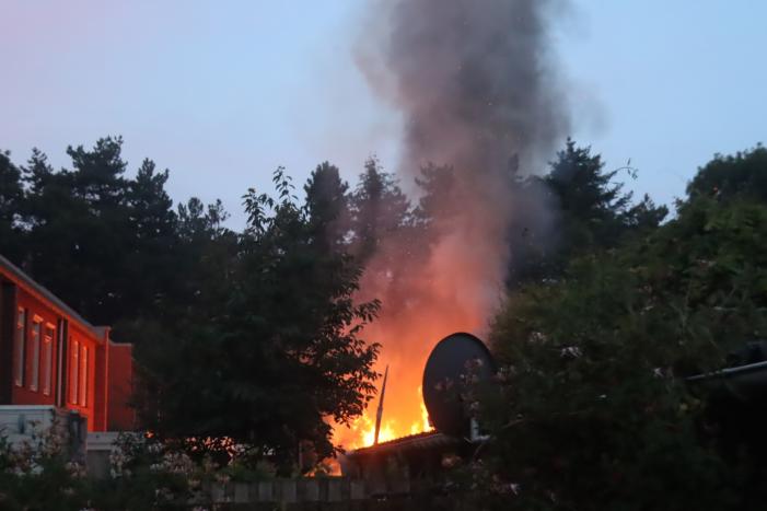 Drie schuren door brand verwoest