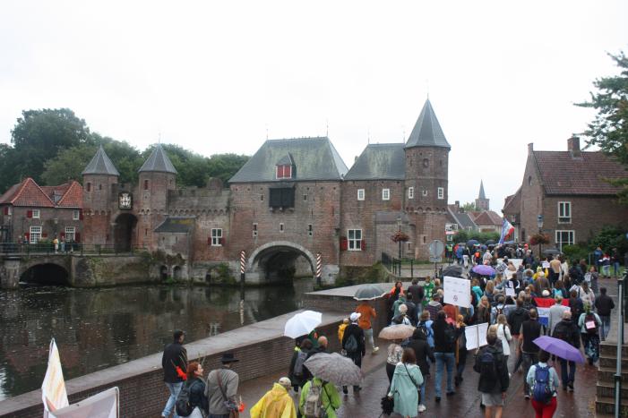Demonstratie tegen spoedwet en anderhalve meter samenleving
